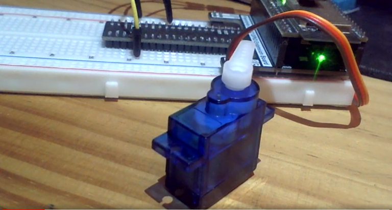 Modulo ultrasónico y servo en ESP32